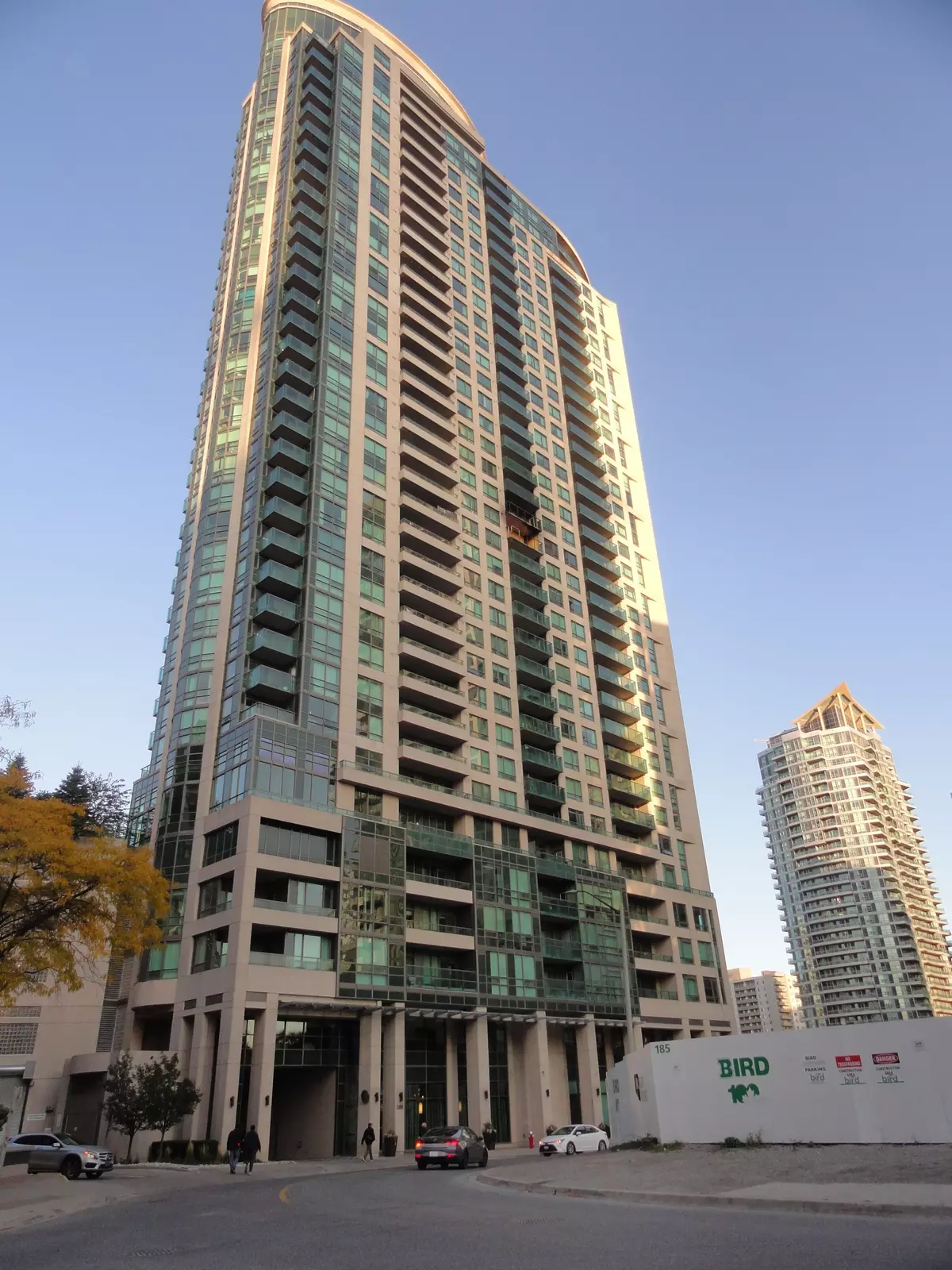 Mississauga, ON L5B 0G8,208 Enfield PL ##3702