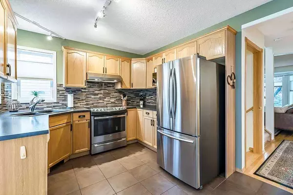 Calgary, AB T3A 5P6,50 Hidden Ranch CIR NW