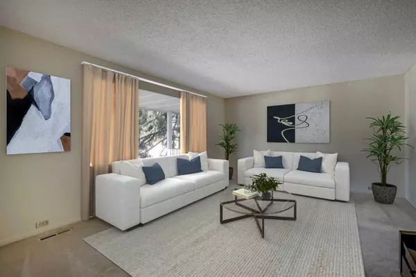 Calgary, AB T3E 5Y7,5848 Lodge CRES SW