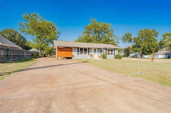 Mabank, TX 75147,511 E Market Street