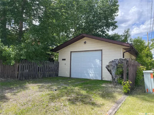 Prince Albert, SK S6V 0N6,696 6th STREET E