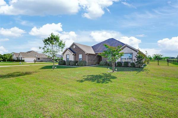 414 Lake Drive, Nevada, TX 75173