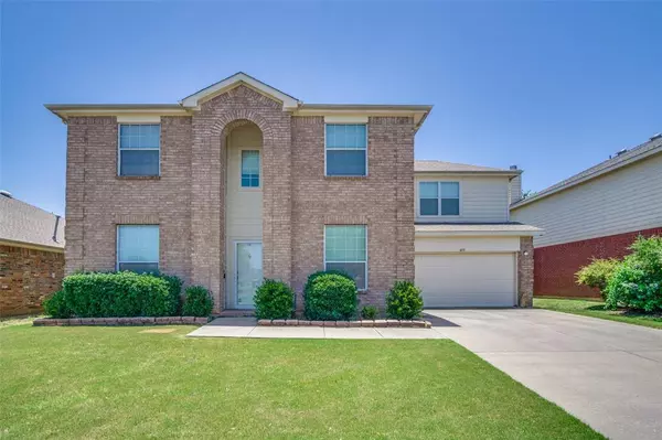 409 Deer Lake Drive,  Fort Worth,  TX 76140