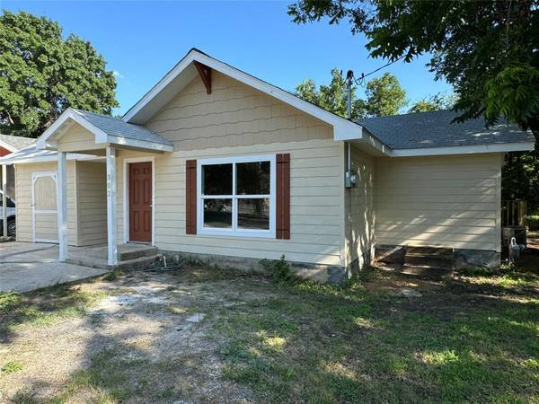 302 W College Avenue, Comanche, TX 76442