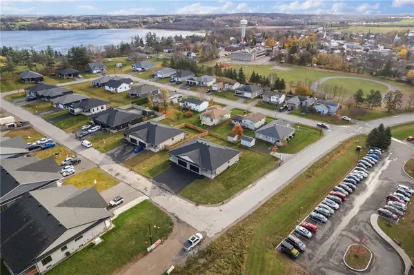 Cobden, ON K0J 1K0,1 BAMAGILLIA ST