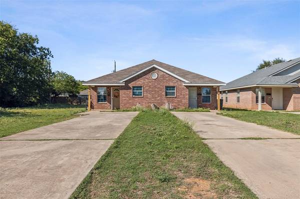 1419 E Robert Street,  Fort Worth,  TX 76104