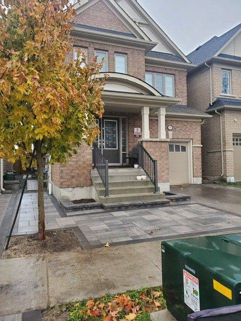 2593 Stallion DR, Oshawa, ON L1L 0M3