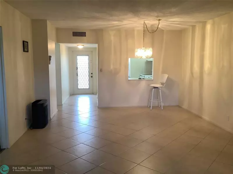 1055 Country Club Dr  #202, Margate, FL 33063