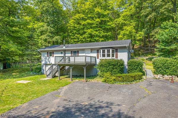 921 Plymouth Lake Dr, Stillwater Twp., NJ 07860