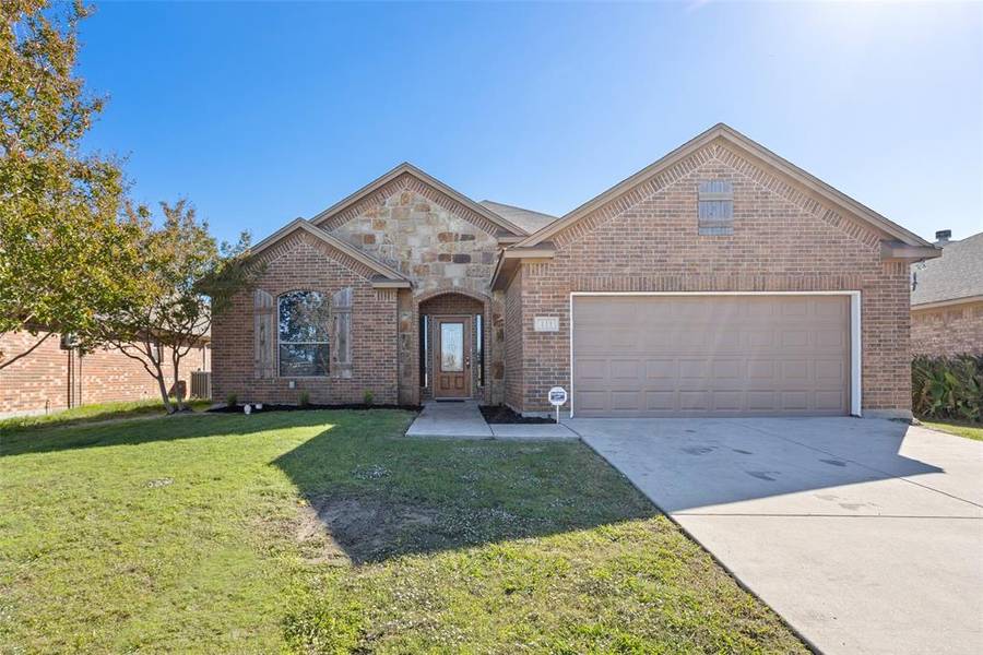 111 Stonegate Boulevard, Alvarado, TX 76009