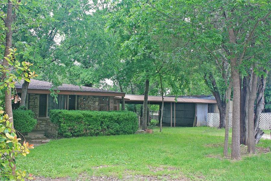 305 Bryan Street, Glen Rose, TX 76043