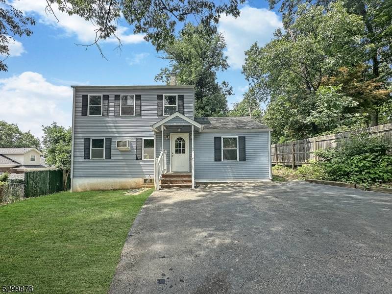 207 Mountain Pkwy, Green Brook Twp., NJ 08812