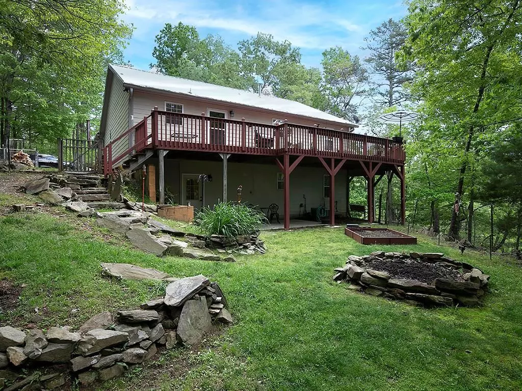 Ellijay, GA 30541,106 Opaque Way