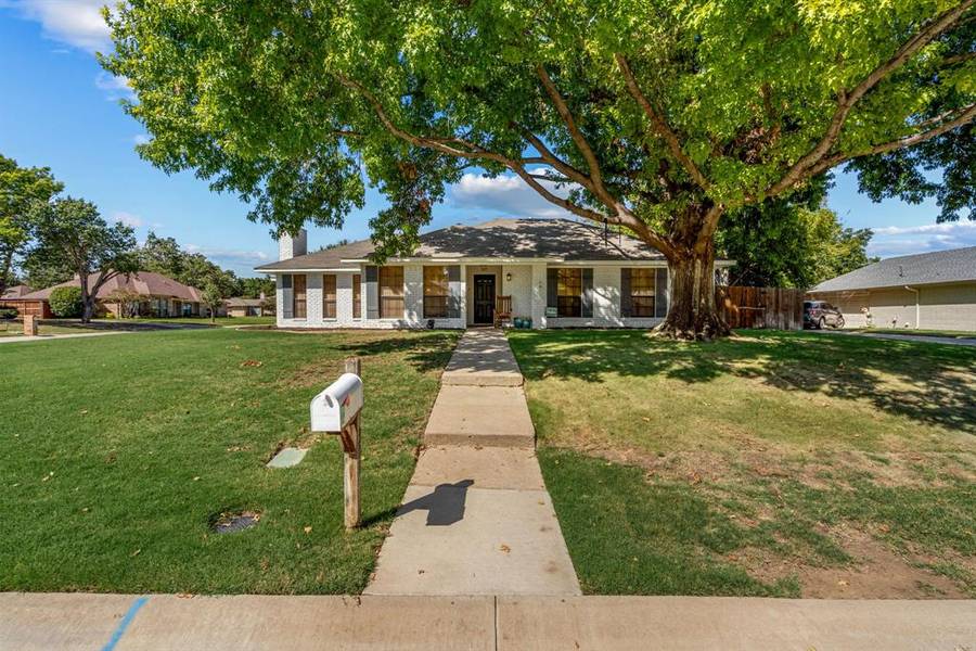 301 Greenleaf Street, Highland Village, TX 75077