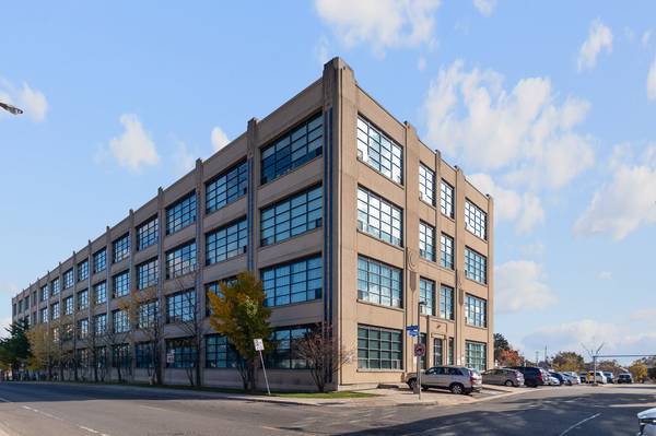 1001 Roselawn AVE #319, Toronto W04, ON M6B 4M4