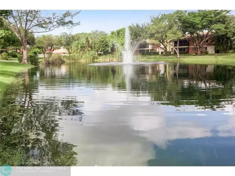 2713 S Oakland Forest Dr  #104, Oakland Park, FL 33309