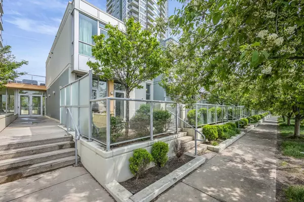 99 Spruce PL Southwest #132, Calgary, AB T3C 3X7