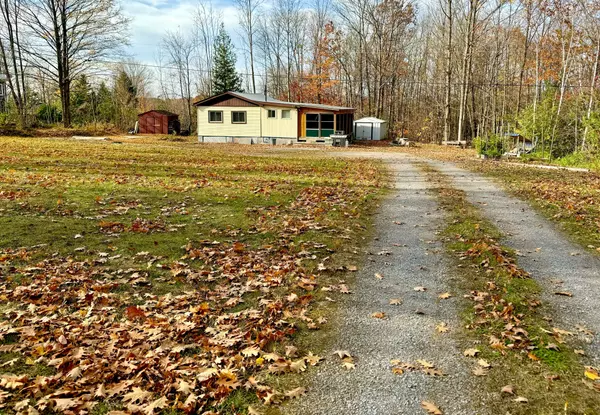 13 Rollie's Bay RD W, Curve Lake First Nation 35, ON K0L 1R0