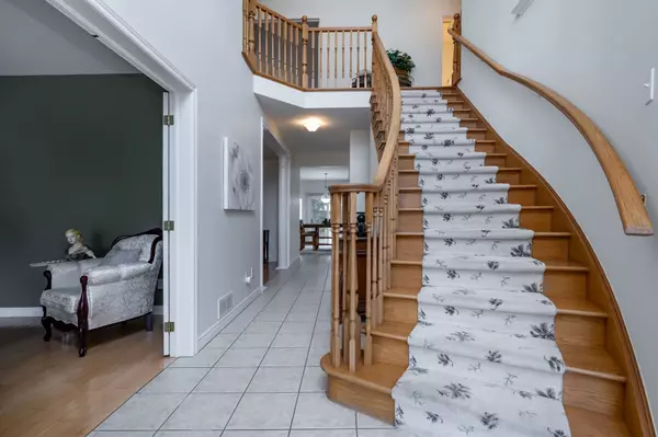 Kitchener, ON N2R 1K6,74 Hearthwood CRES