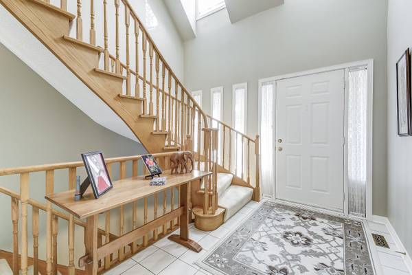 Oakville, ON L6M 2H1,1301 Mapleridge CRES