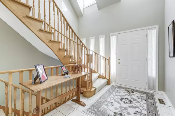 Oakville, ON L6M 2H1,1301 Mapleridge CRES