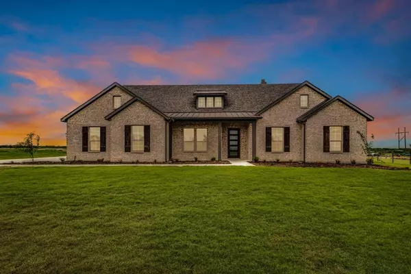 210 Big Bend Trail, Valley View, TX 76272