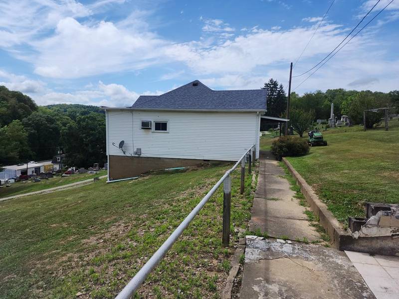 5 Upton Avenue, Cameron, WV 26033