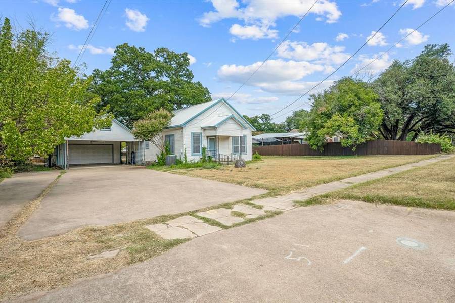 325 S Devine Street, Stephenville, TX 76401