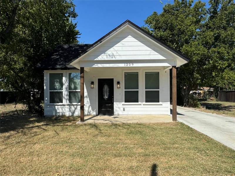 1209 E Cannon Street, Fort Worth, TX 76104