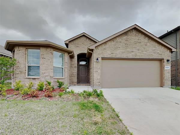 9444 Smiths Park Lane, Fort Worth, TX 76177