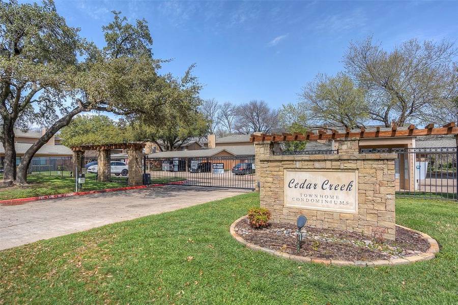 5742 Cedar Creek Drive, Benbrook, TX 76109