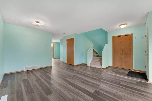 Calgary, AB T3J 4L7,73 Martinvalley CRES NE