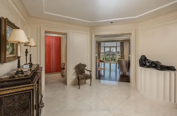 22 St Thomas ST #18A, Toronto C01, ON M5S 3E7