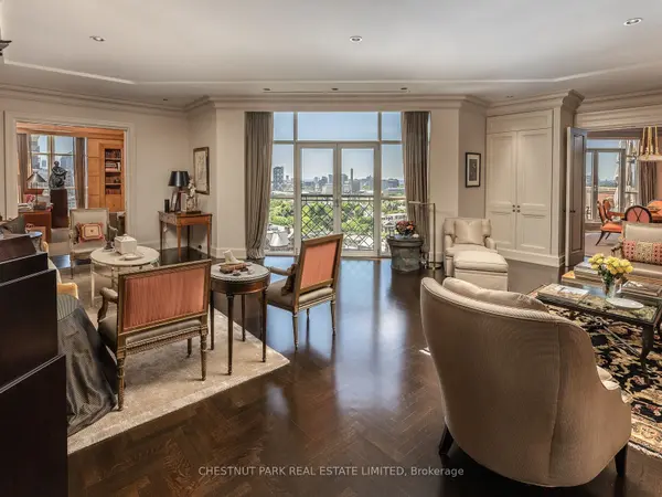 22 St Thomas ST #18A, Toronto C01, ON M5S 3E7