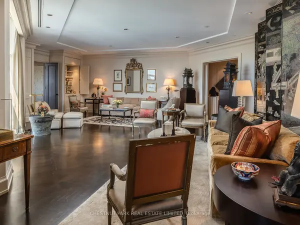 22 St Thomas ST #18A, Toronto C01, ON M5S 3E7