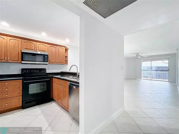 Delray Beach, FL 33444,905 Southridge Rd  #C201