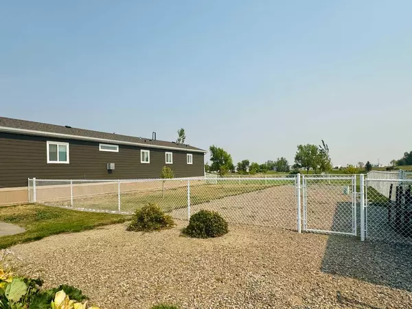 Coaldale, AB T1M 0C6,1007 Summer ST