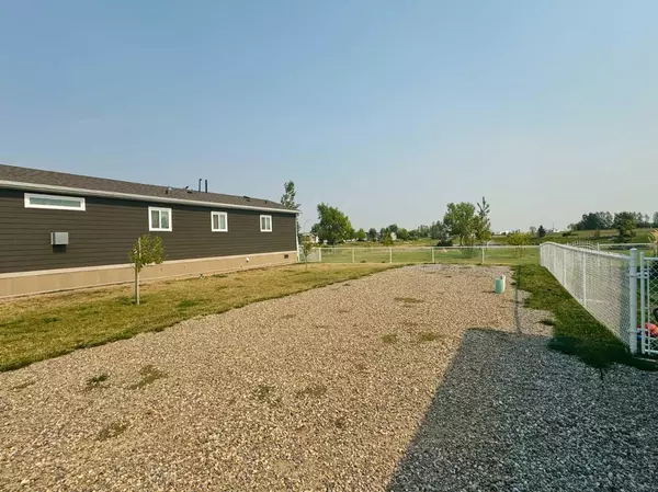 Coaldale, AB T1M 0C6,1007 Summer ST