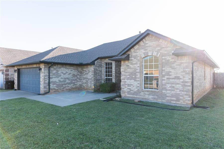 605 Kelsi Drive, Moore, OK 73160