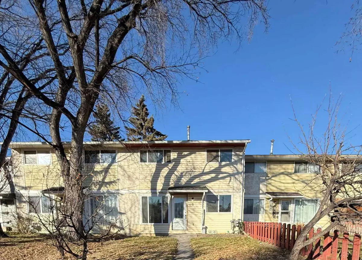 Calgary, AB T2B 2C6,8 Dovercliffe WAY Southeast