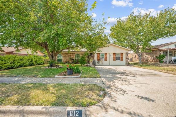 612 Rockledge Drive, Saginaw, TX 76179