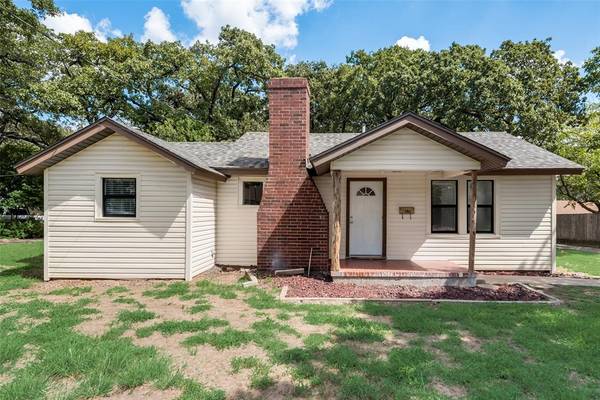 1304 Oak Knoll Drive, Haltom City, TX 76117