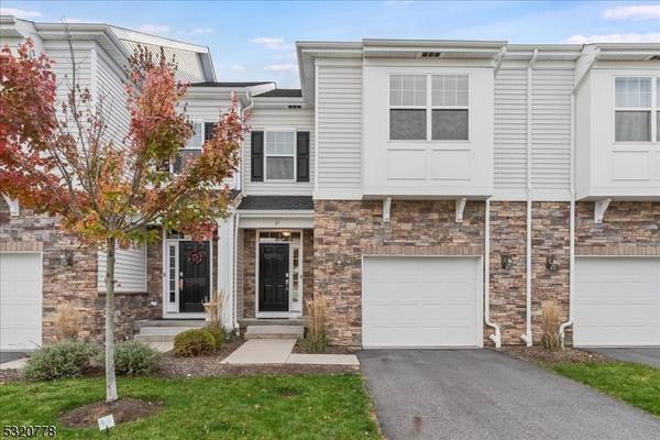 37 Colgate Dr, Morristown Town, NJ 07960