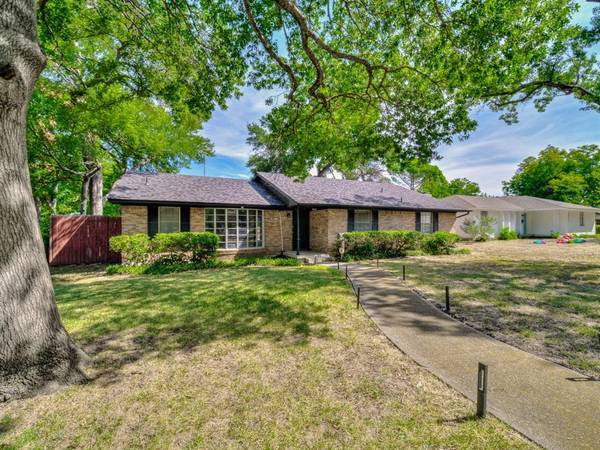 2417 Bonnywood Lane,  Dallas,  TX 75233