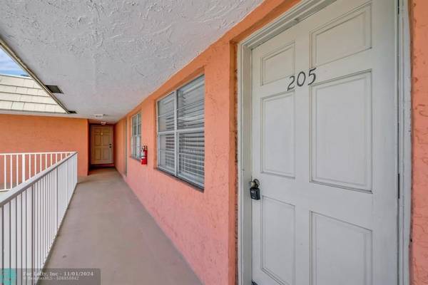 Pompano Beach, FL 33062,1450 N Riverside Dr  #205