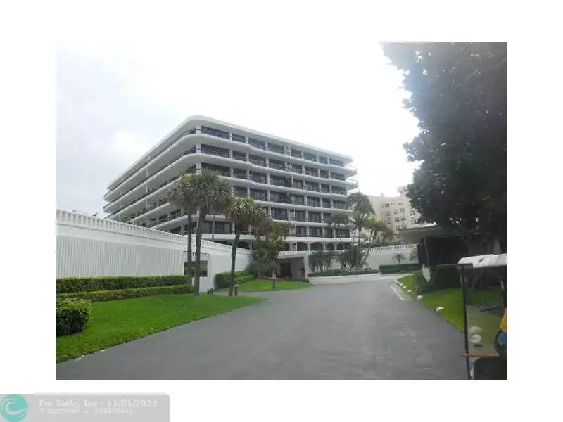 Palm Beach, FL 33480,2660 S Ocean Blvd  #205S