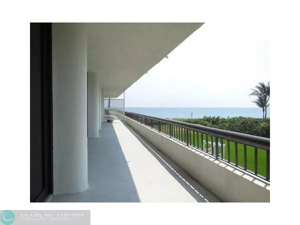 Palm Beach, FL 33480,2660 S Ocean Blvd  #205S