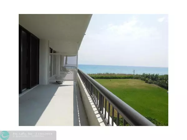 Palm Beach, FL 33480,2660 S Ocean Blvd  #205S