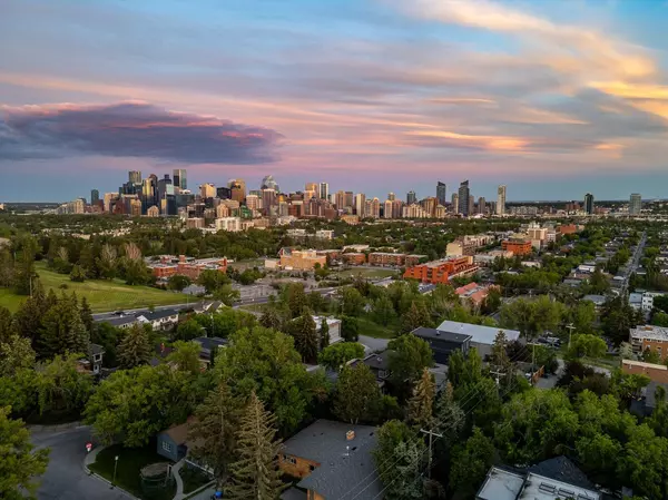 Calgary, AB T2N 1H1,1605 11 AVE NW