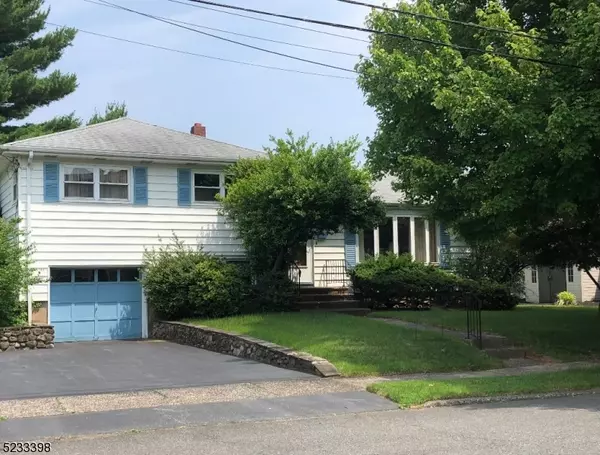 91 Pearl St, Dumont Boro, NJ 07628